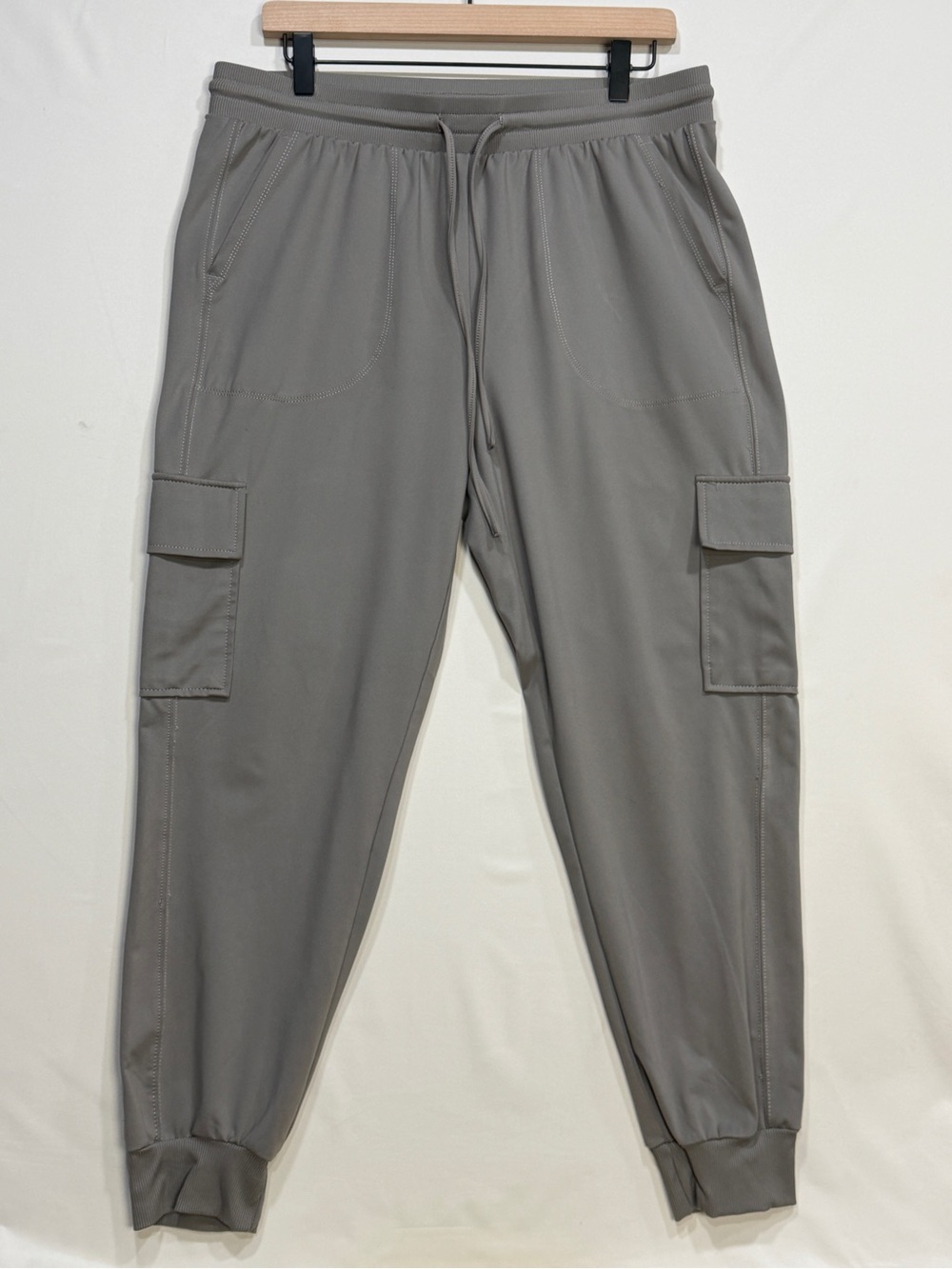 Rachel Zoe Men's Gray Cargo Joggers with Drawstring Waist